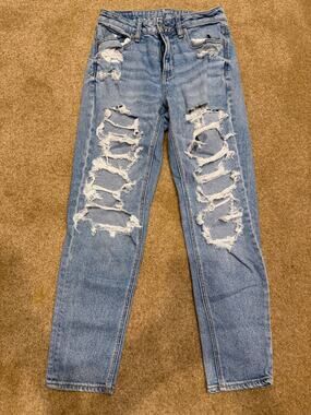 American Eagle Women's Distressed Mom Jeans Size 2